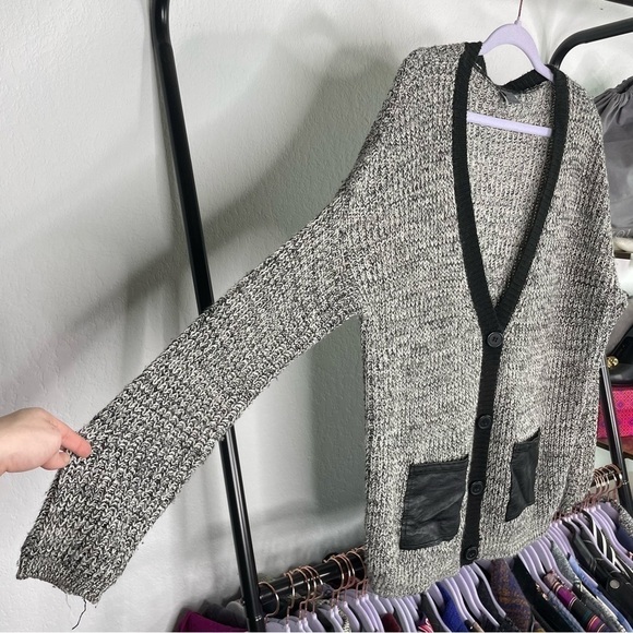 Sparkle & Fade Oversized Gray & Black Cardigan Sweater - Picture 4 of 6